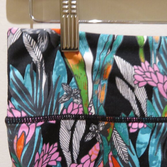 MINKPINK MOVE Tropical Leaf Print Bike Athleisure Gym Shorts Workout - Size M - Picture 3 of 13